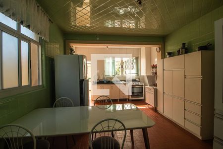 Casa à venda com 396m², 4 quartos e 4 vagas Casa à venda com 396m², 4 quartos e 4 vagasCozinha