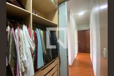 Casa à venda com 350m², 6 quartos e 2 vagasCloset da suíte 2