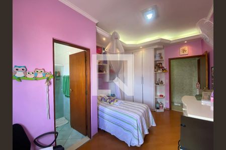 Casa à venda com 350m², 6 quartos e 2 vagasSuíte 3