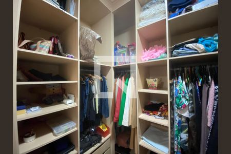 Casa à venda com 350m², 6 quartos e 2 vagasCloset da suíte 2