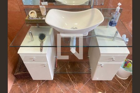 Casa à venda com 350m², 6 quartos e 2 vagasBanheiro da Suíte 2