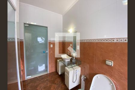 Casa à venda com 350m², 6 quartos e 2 vagasBanheiro da Suíte 2