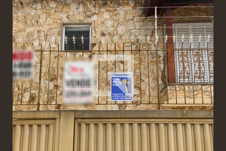 Casa à venda com 350m², 6 quartos e 2 vagas Casa à venda com 350m², 6 quartos e 2 vagasFachada