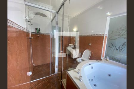 Casa à venda com 350m², 6 quartos e 2 vagasBanheiro da Suíte 2