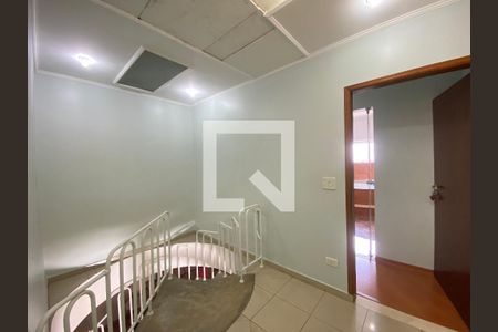 Casa à venda com 350m², 6 quartos e 2 vagasSuíte 2 - Escada