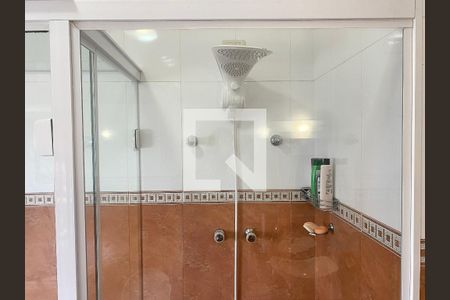 Casa à venda com 350m², 6 quartos e 2 vagasBanheiro da Suíte 2