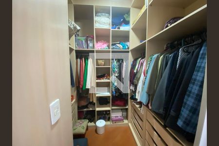 Casa à venda com 350m², 6 quartos e 2 vagasCloset da suíte 2