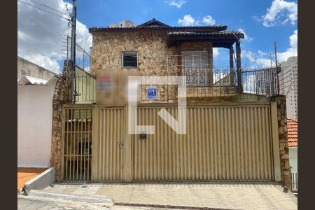 Casa à venda com 350m², 6 quartos e 2 vagas Casa à venda com 350m², 6 quartos e 2 vagasFachada