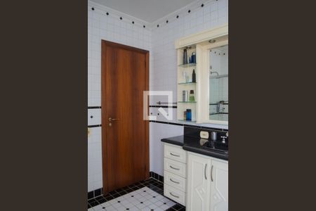 Casa à venda com 320m², 4 quartos e 3 vagasBanheiro Quarto