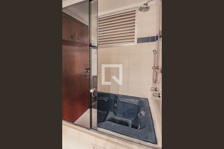 Apartamento à venda com 130m², 3 quartos e 2 vagas Apartamento à venda com 130m², 3 quartos e 2 vagasBanheiro Corredor