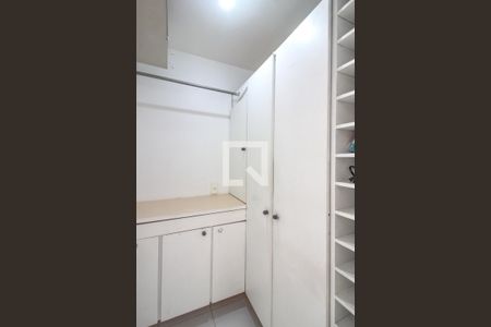 Apartamento à venda com 130m², 3 quartos e 2 vagas Apartamento à venda com 130m², 3 quartos e 2 vagasDespensa