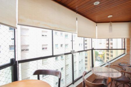 Apartamento à venda com 130m², 3 quartos e 2 vagas Apartamento à venda com 130m², 3 quartos e 2 vagasVaranda gourmet