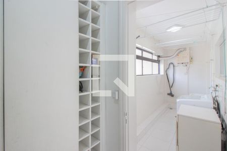 Apartamento à venda com 130m², 3 quartos e 2 vagas Apartamento à venda com 130m², 3 quartos e 2 vagasDespensa
