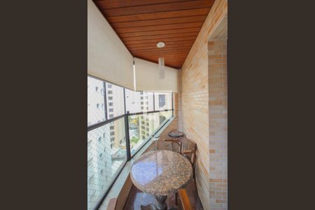 Apartamento à venda com 130m², 3 quartos e 2 vagas Apartamento à venda com 130m², 3 quartos e 2 vagasVaranda gourmet