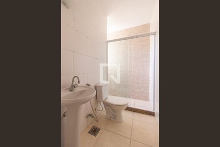 Casa de condomínio para alugar com 90m², 2 quartos e 2 vagas Casa de condomínio para alugar com 90m², 2 quartos e 2 vagasBanheiro