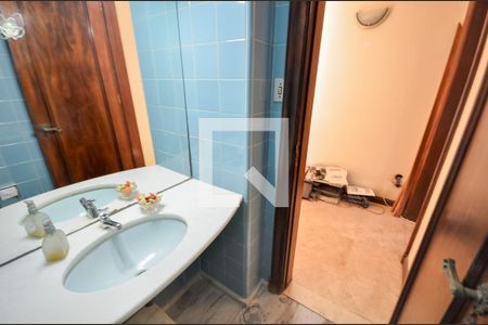 Apartamento à venda com 200m², 4 quartos e 1 vaga Apartamento à venda com 200m², 4 quartos e 1 vagaLavabo