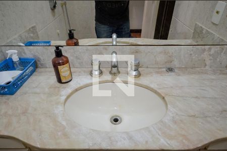 Apartamento à venda com 200m², 4 quartos e 1 vaga Apartamento à venda com 200m², 4 quartos e 1 vagaBanheiro Social