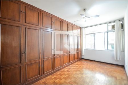 Apartamento à venda com 200m², 4 quartos e 1 vaga Apartamento à venda com 200m², 4 quartos e 1 vagaSuíte