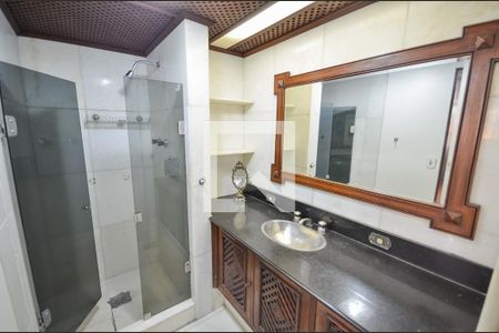 Apartamento à venda com 200m², 4 quartos e 1 vaga Apartamento à venda com 200m², 4 quartos e 1 vagaBanheiro da Suíte