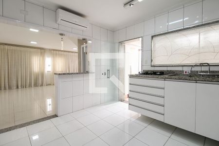 Casa para alugar com 147m², 3 quartos e 3 vagas Casa para alugar com 147m², 3 quartos e 3 vagasCozinha