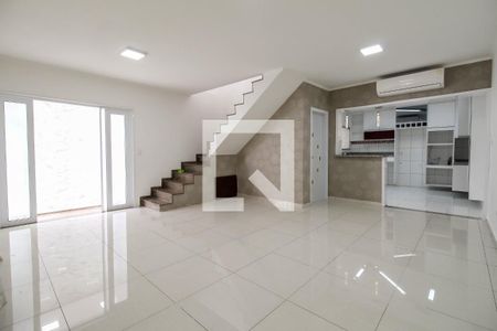 Casa para alugar com 147m², 3 quartos e 3 vagas Casa para alugar com 147m², 3 quartos e 3 vagasSala