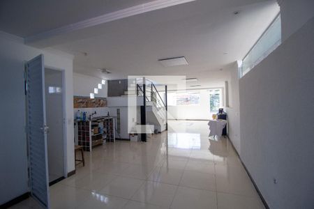 Casa para alugar com 278m², 3 quartos e 2 vagas Casa para alugar com 278m², 3 quartos e 2 vagasSalão 1