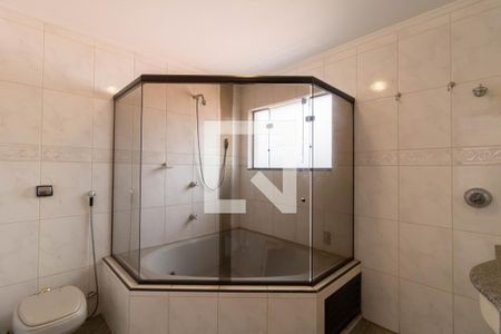 Casa para alugar com 430m², 4 quartos e 6 vagas Casa para alugar com 430m², 4 quartos e 6 vagasBanheiro da Suíte 1