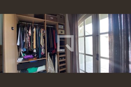 Casa à venda com 190m², 3 quartos e 2 vagasCloset Quarto suíte 1