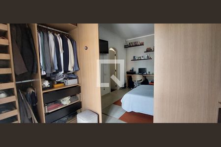 Casa à venda com 190m², 3 quartos e 2 vagasCloset Quarto suíte 1