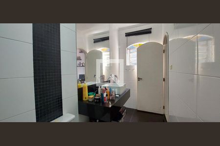 Casa à venda com 190m², 3 quartos e 2 vagasBanheiro Quarto suíte 1