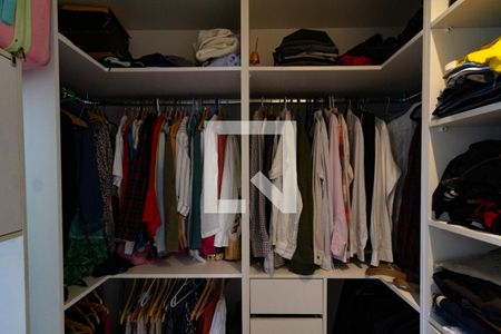 Apartamento à venda com 165m², 4 quartos e 2 vagasDetalhe do closet