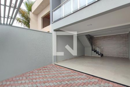 Casa para alugar com 116m², 3 quartos e 4 vagasQuintal - Garagem