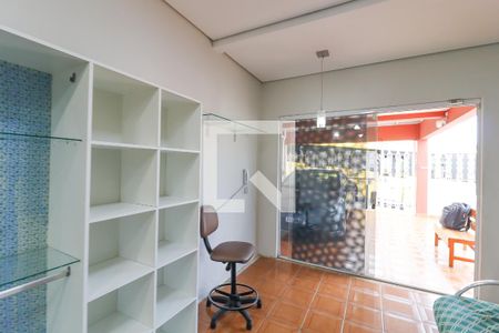 Casa à venda com 130m², 4 quartos e 4 vagasSala