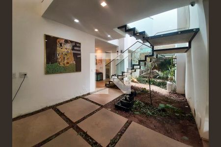 Escada de casa de condomínio à venda com 3 quartos, 366m² em Barra da Tijuca, Rio de Janeiro
