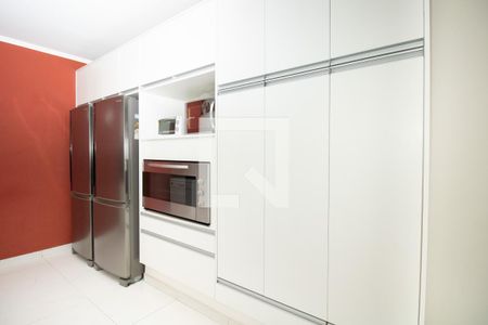 Casa à venda com 345m², 4 quartos e 3 vagasCozinha - Armários, forno, geladeira e freezer: