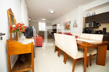 Casa à venda com 345m², 4 quartos e 3 vagasCozinha gourmet - piso superior , panorâmica