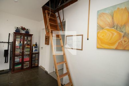 Casa à venda com 345m², 4 quartos e 3 vagasSótão, escada de acesso