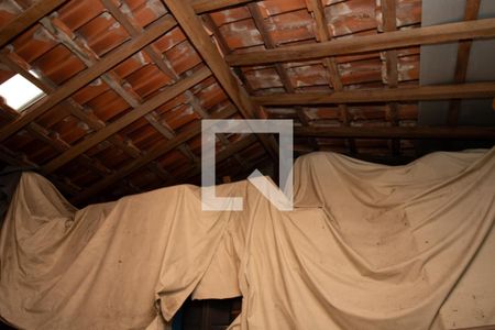 Casa à venda com 345m², 4 quartos e 3 vagasSótão, lado um