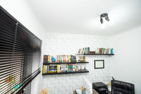 Casa à venda com 345m², 4 quartos e 3 vagasEscritório - Janela e prateleiras