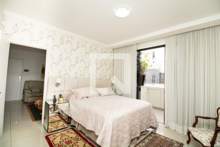 Casa à venda com 345m², 4 quartos e 3 vagasSuite master, cama de casal e acesso ao terraço