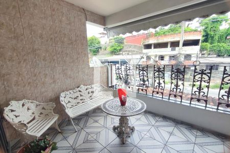 Casa à venda com 100m², 3 quartos e 1 vaga Casa à venda com 100m², 3 quartos e 1 vagaVaranda