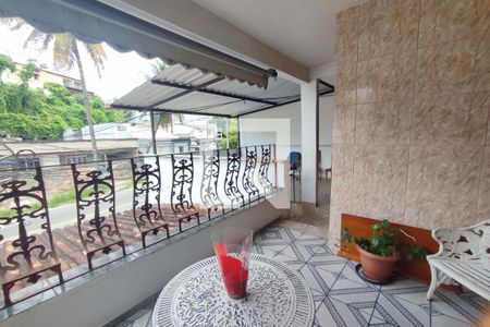 Casa à venda com 100m², 3 quartos e 1 vaga Casa à venda com 100m², 3 quartos e 1 vagaVaranda