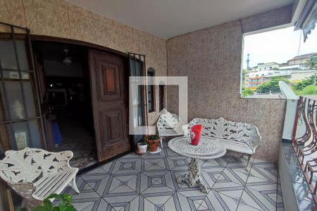 Casa à venda com 100m², 3 quartos e 1 vaga Casa à venda com 100m², 3 quartos e 1 vagaVaranda