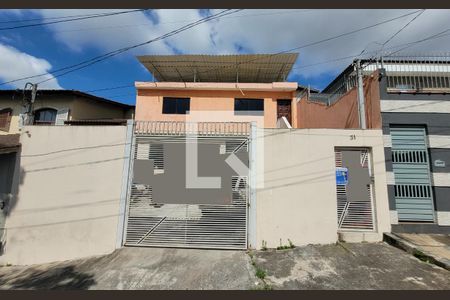 Casa para alugar com 132m², 2 quartos e 1 vaga Casa para alugar com 132m², 2 quartos e 1 vagaFachada