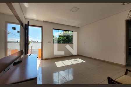 Sala de casa para alugar com 2 quartos, 132m² em Jardim Monte Libano, Santo André