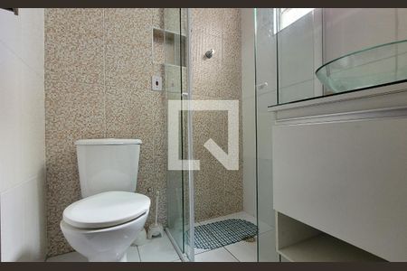 Banheiro da suíte de casa para alugar com 2 quartos, 132m² em Jardim Monte Libano, Santo André