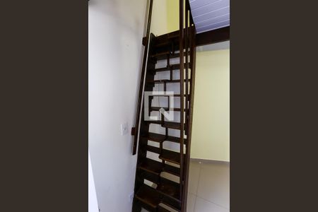 Escada de casa para alugar com 1 quarto, 20m² em Cidade Intercap, Taboão da Serra