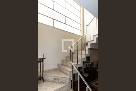 Casa para alugar com 208m², 3 quartos e 3 vagasEscada