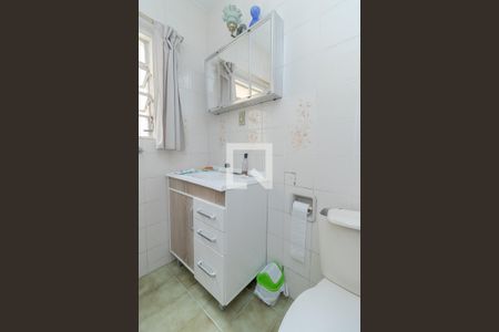 Banheiro de apartamento à venda com 4 quartos, 120m² em Auxiliadora, Porto Alegre