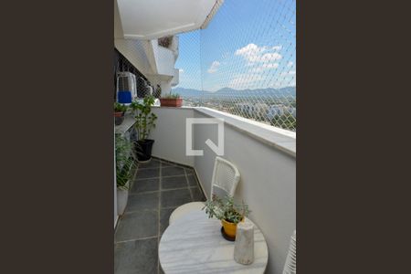 Apartamento à venda com 71m², 2 quartos e 2 vagas Apartamento à venda com 71m², 2 quartos e 2 vagasVaranda - vista